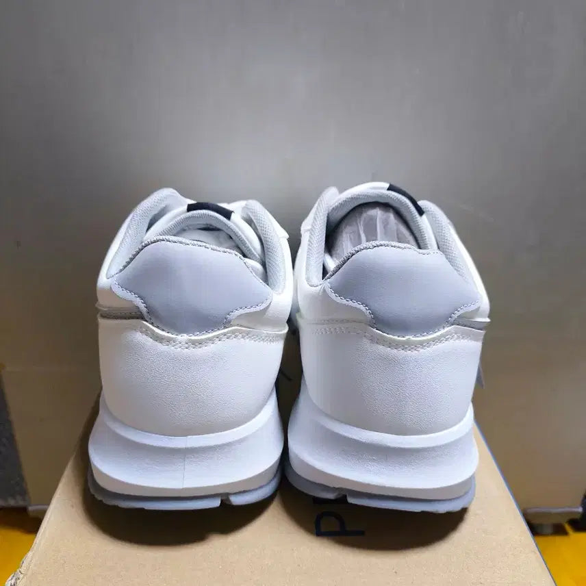 [SOLD OUT] (새상품)남성 260사이즈 운동화 발볼 넓음 프로월드컵