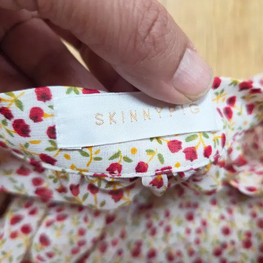 [SOLD OUT] 스키니피그(SKNNYPIG) 시스루 플라워 블라우스 프리사이즈