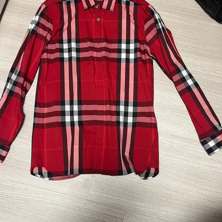 [SOLD OUT] 버버리 레드 티셔츠