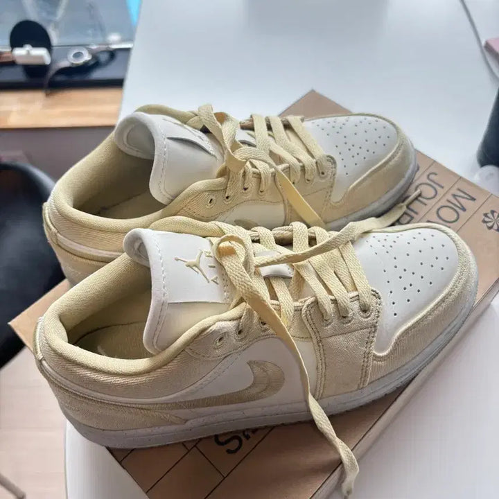 [BUNJANG] Nike Air Jordan 1 Low SE Team Gold Women&