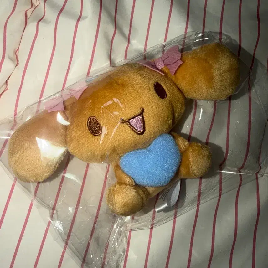 [BUNJANG] Sanrio Cinnamoroll Mocha Heart Plush Doll / 산리오 시나모롤 모카 하트 인형 프라이즈