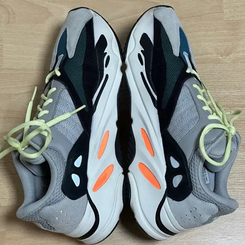 [BUNJANG] 아디다스 이지부스트 700 웨이브러너 B75571 / 아디다스 이지부스트 700 웨이브러너 B75571
