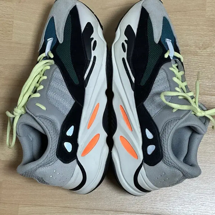 [BUNJANG] 아디다스 이지부스트 700 웨이브러너 B75571 / 아디다스 이지부스트 700 웨이브러너 B75571