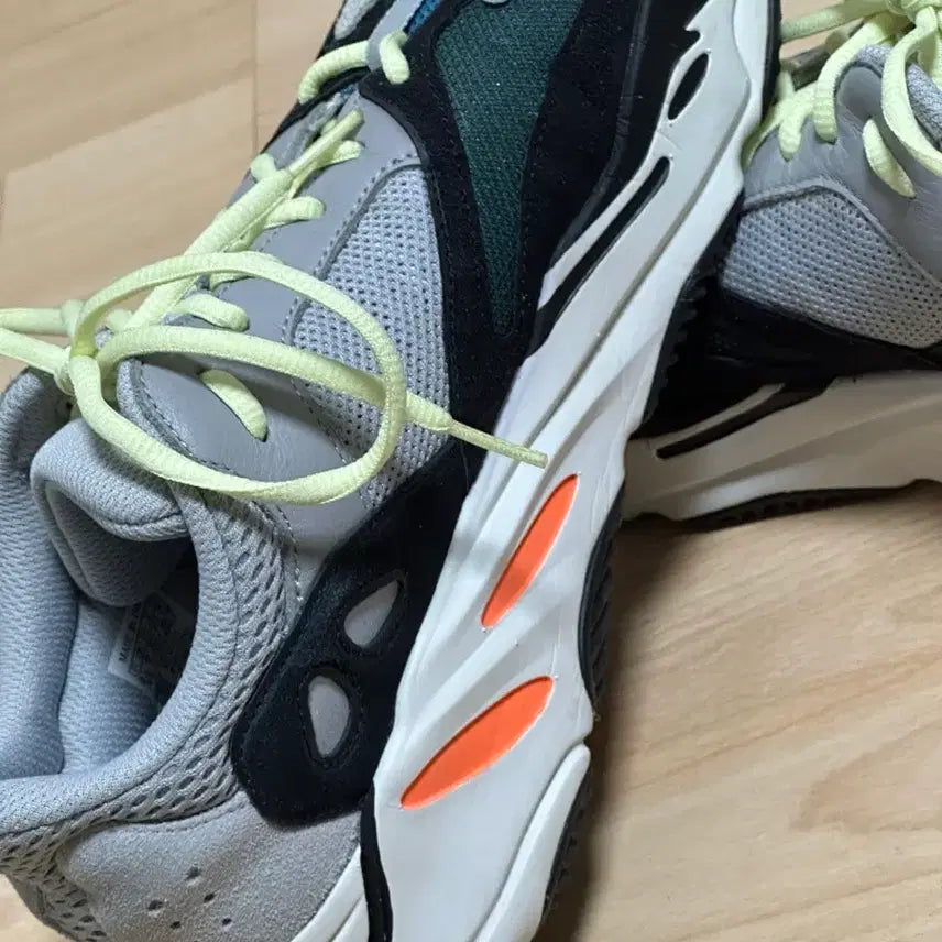 [BUNJANG] 아디다스 이지부스트 700 웨이브러너 B75571 / 아디다스 이지부스트 700 웨이브러너 B75571