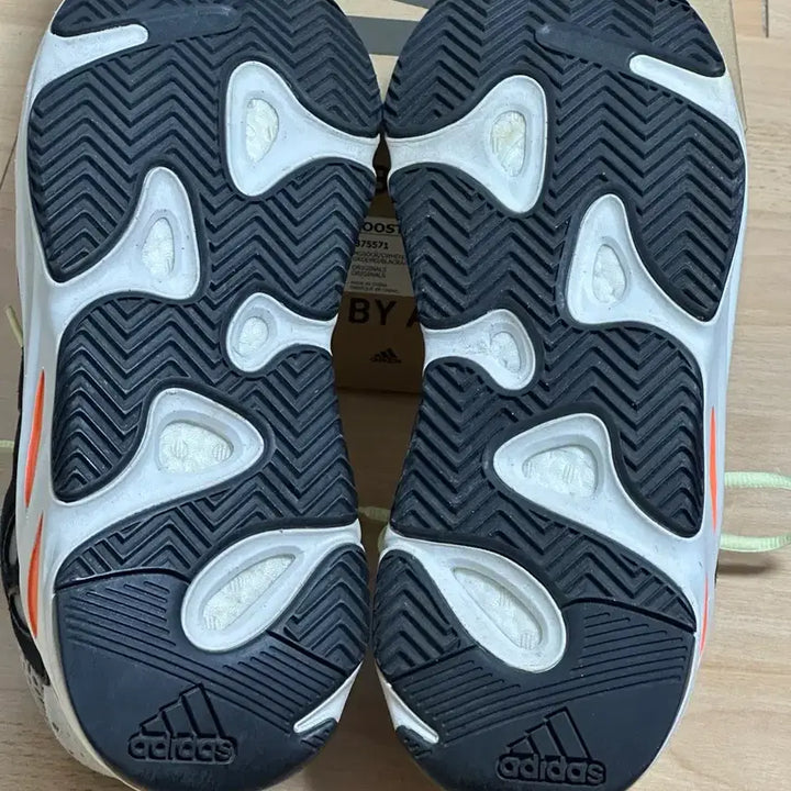 [BUNJANG] 아디다스 이지부스트 700 웨이브러너 B75571 / 아디다스 이지부스트 700 웨이브러너 B75571