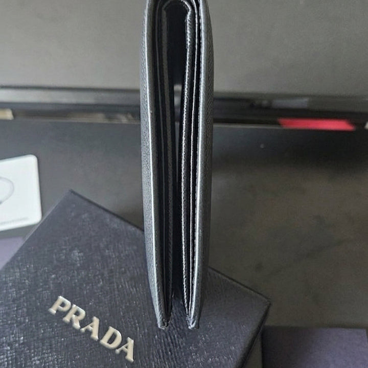 [SOLD OUT] [정품} 프라다 사피아노 블랙 반지갑