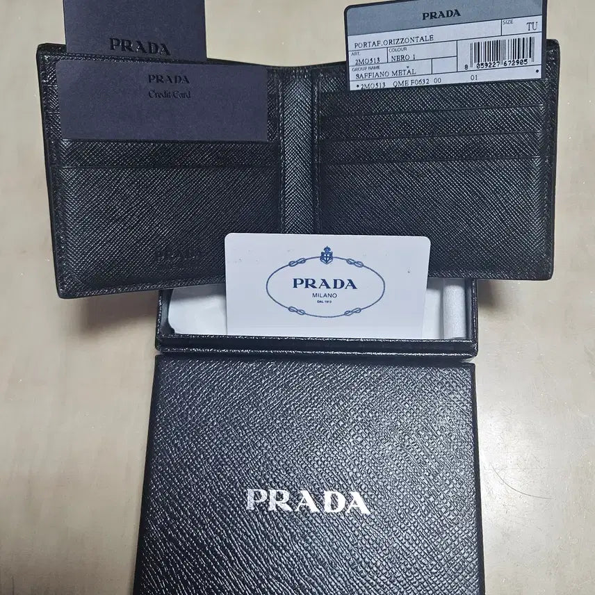 [SOLD OUT] [정품} 프라다 사피아노 블랙 반지갑