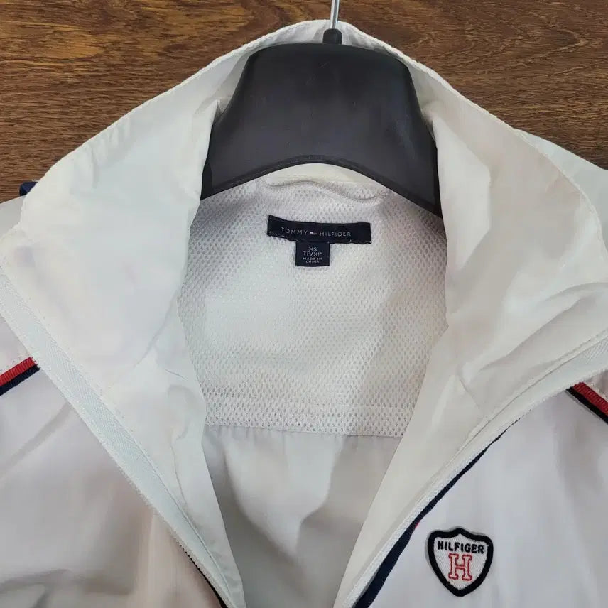 [SOLD OUT] 타미힐피거 화이트 바람막이 후드 자켓
