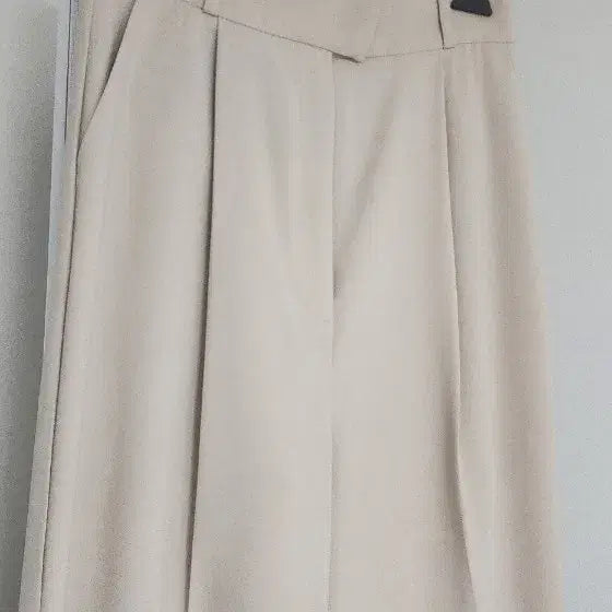 [BUNJANG] Momoko Beige Slacks (Size S) / 모모코 고급스러운 베이지 슬랙스 스몰