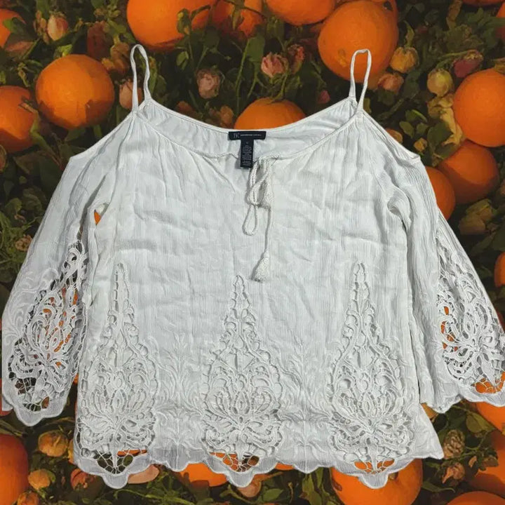 [BUNJANG] INC White Lace Off-Shoulder Blouse / 빈티지 INC 화이트 레이스 오프숄더 블라우스
