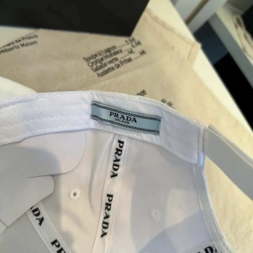 [BUNJANG] Prada Classic Ball Cap / 프라다모자 클래식한