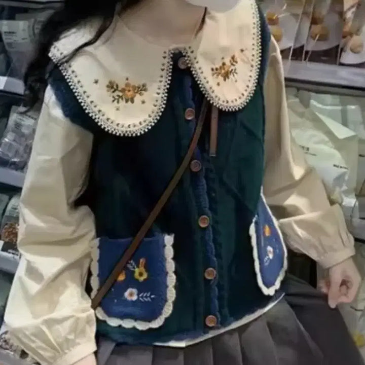 [BUNJANG] Floral Embroidered Shirt and Green Knit Vest Set / [세트 상품] 꽃 자수 셔츠 + 초록색 니트 조끼 세트