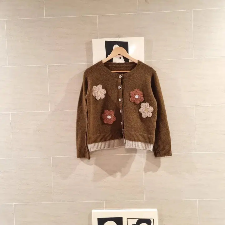 [BUNJANG] Floral Embroidered Brown Cardigan / 꽃 자수 브라운 가디건