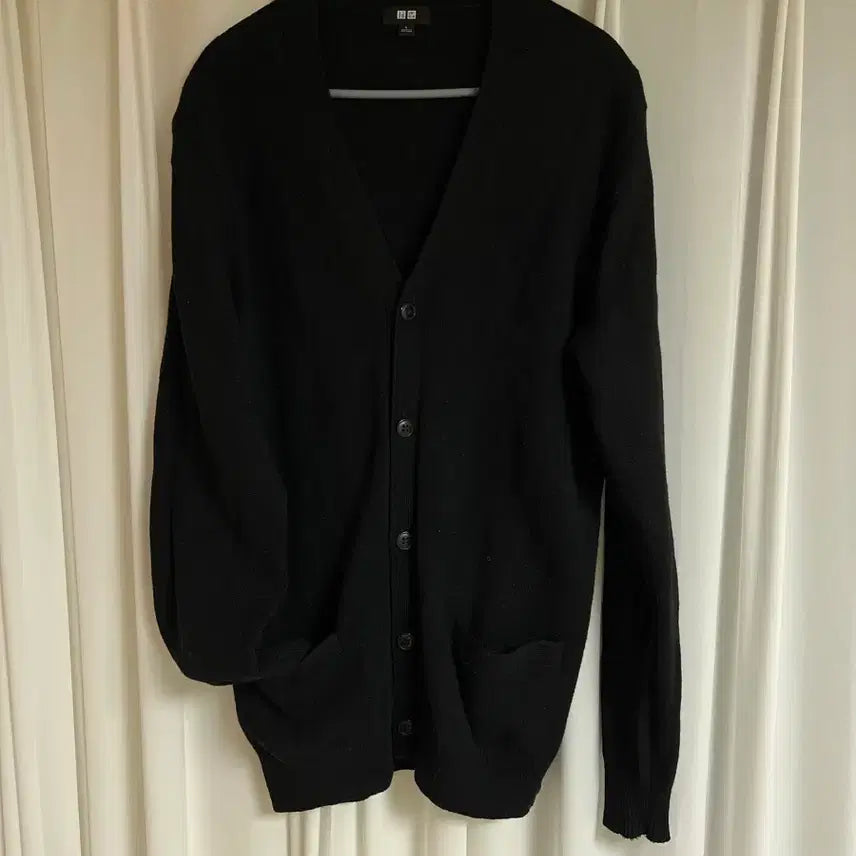 [BUNJANG] Uniqlo Merino Wool V-Neck Cardigan (Black) / 유니클로 메리노울 브이넥 가디건 (블랙)