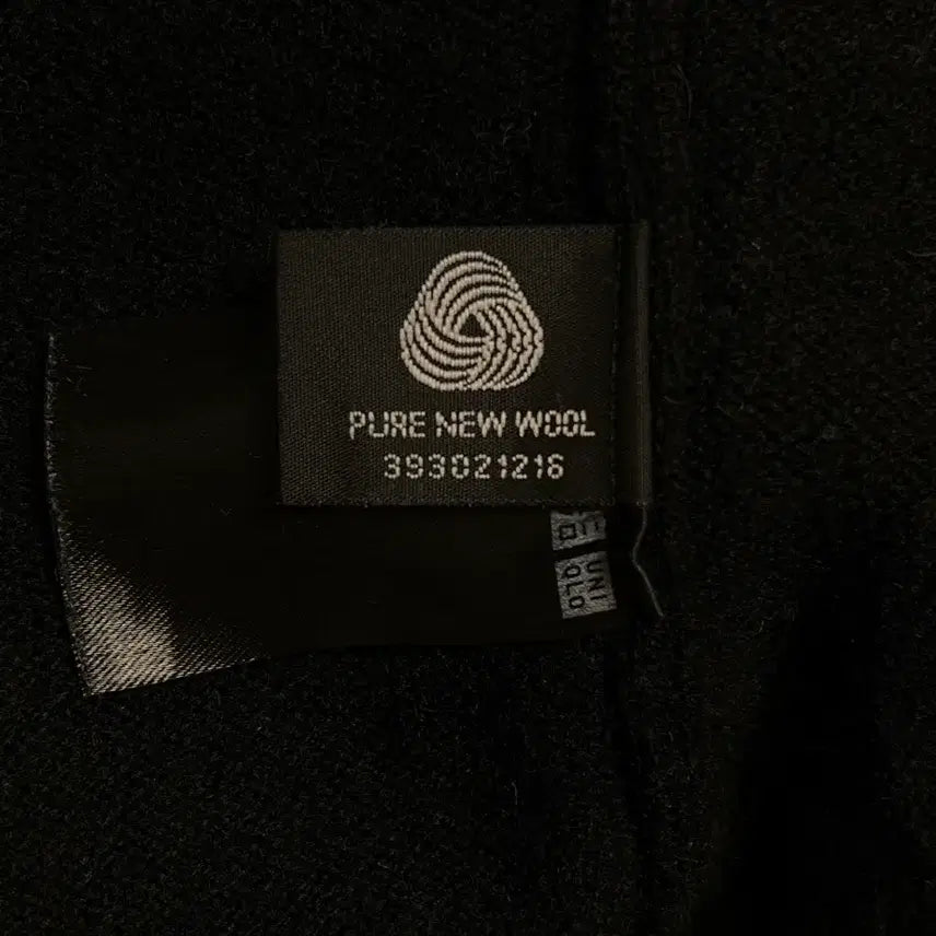 [BUNJANG] Uniqlo Merino Wool V-Neck Cardigan (Black) / 유니클로 메리노울 브이넥 가디건 (블랙)