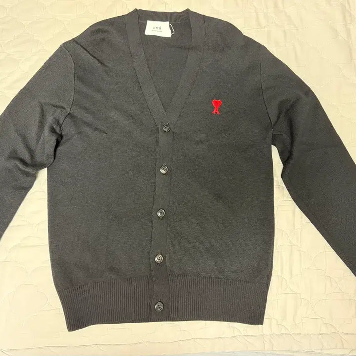 [SOLD OUT] 아미 스몰 하트 로고 울 가디건 블랙 L