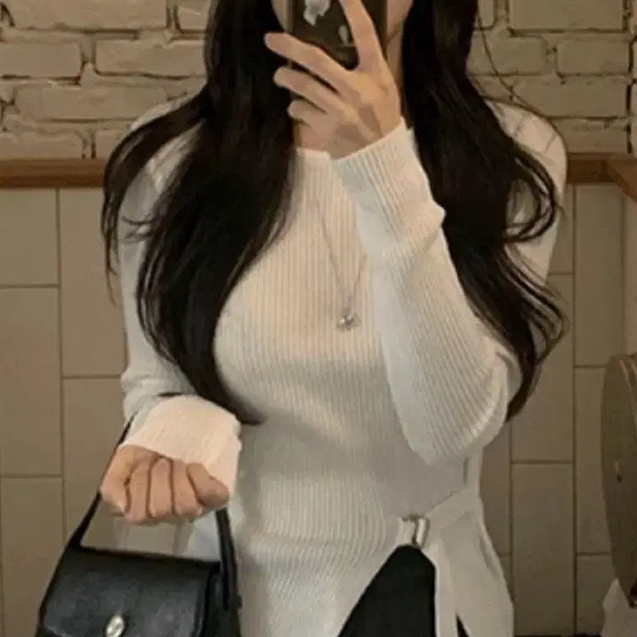 [BUNJANG] Obedon Slit Buckle Slim Knit (Ivory) / [오브던] 슬릿 버클 슬림니트(아이보리)