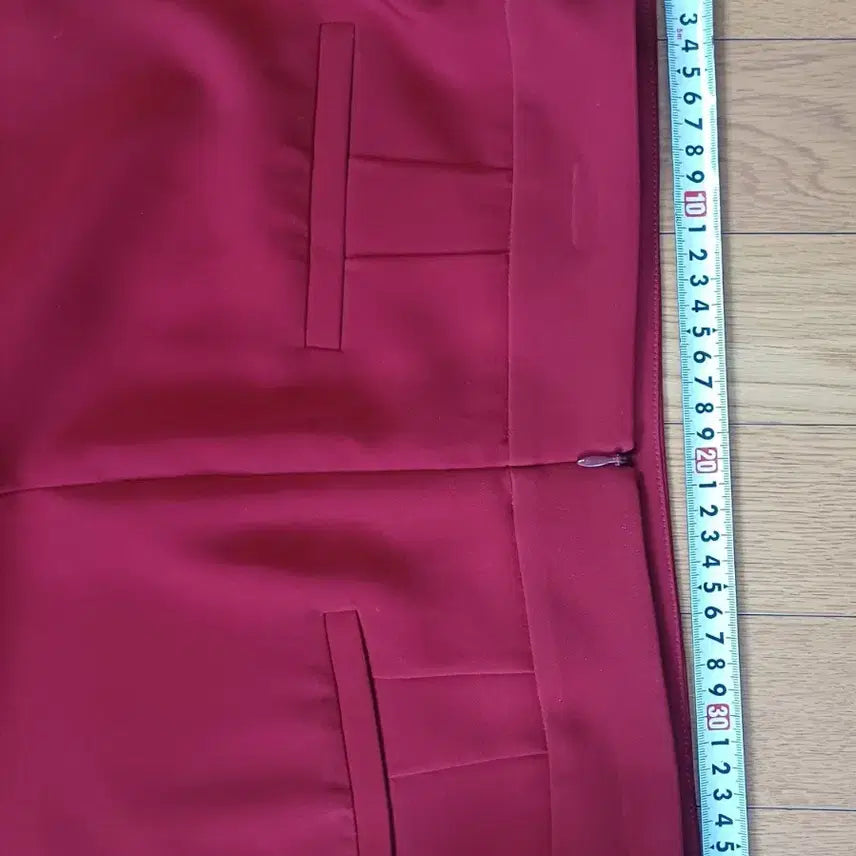 [BUNJANG] The Izzat Collection Slit Midi Skirt Deep Red / 더 아이잗컬렉션(The Izzat Collection) 슬릿 미디 스커트
