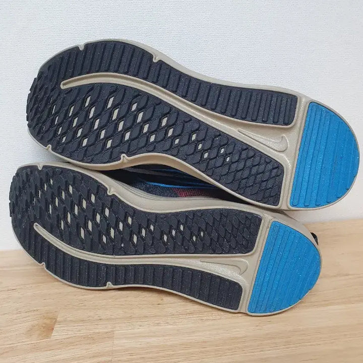 [BUNJANG] Nike Downshifter 12 Dark Smoke Gray Laser Blue 275mm Sneakers / 나이키 다운쉬프터 12 다크 스모크 그레이 레이저 블루 275mm
