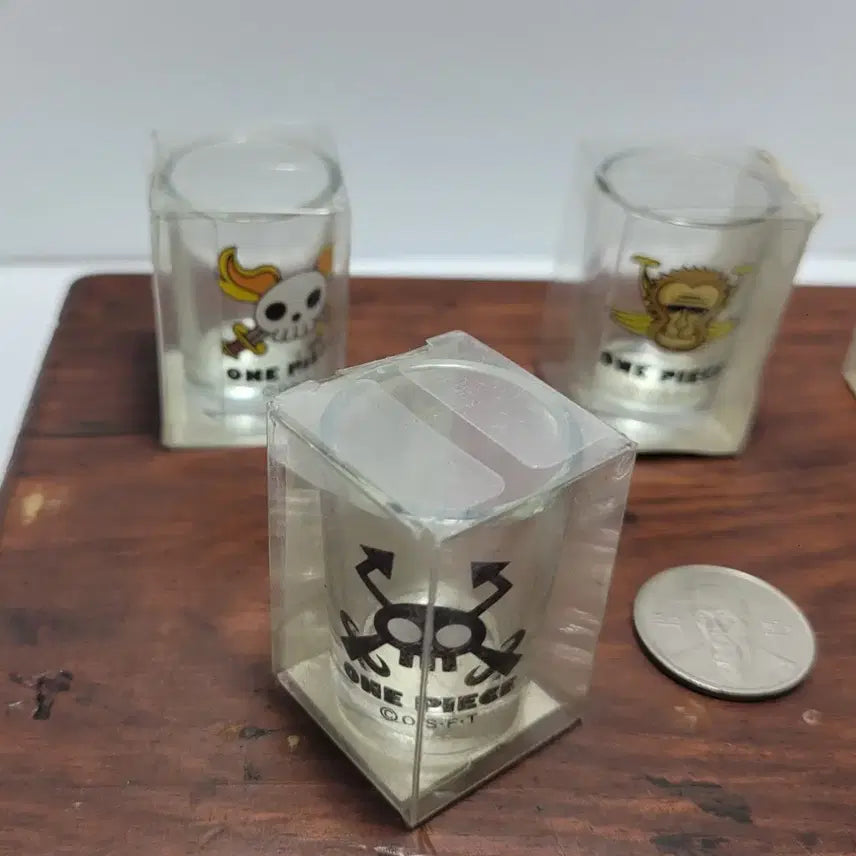 [BUNJANG] One Piece Pirate Crew Logo Mini Glasses Set (5 pcs) / 수집 / 원피스 굿즈 해적단 로고 미니 글라스 5개 일괄팝니다.