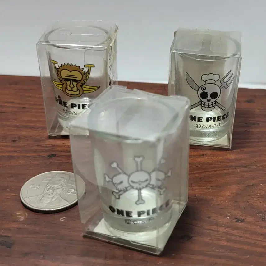 [BUNJANG] One Piece Pirate Crew Logo Mini Glasses Set (5 pcs) / 수집 / 원피스 굿즈 해적단 로고 미니 글라스 5개 일괄팝니다.