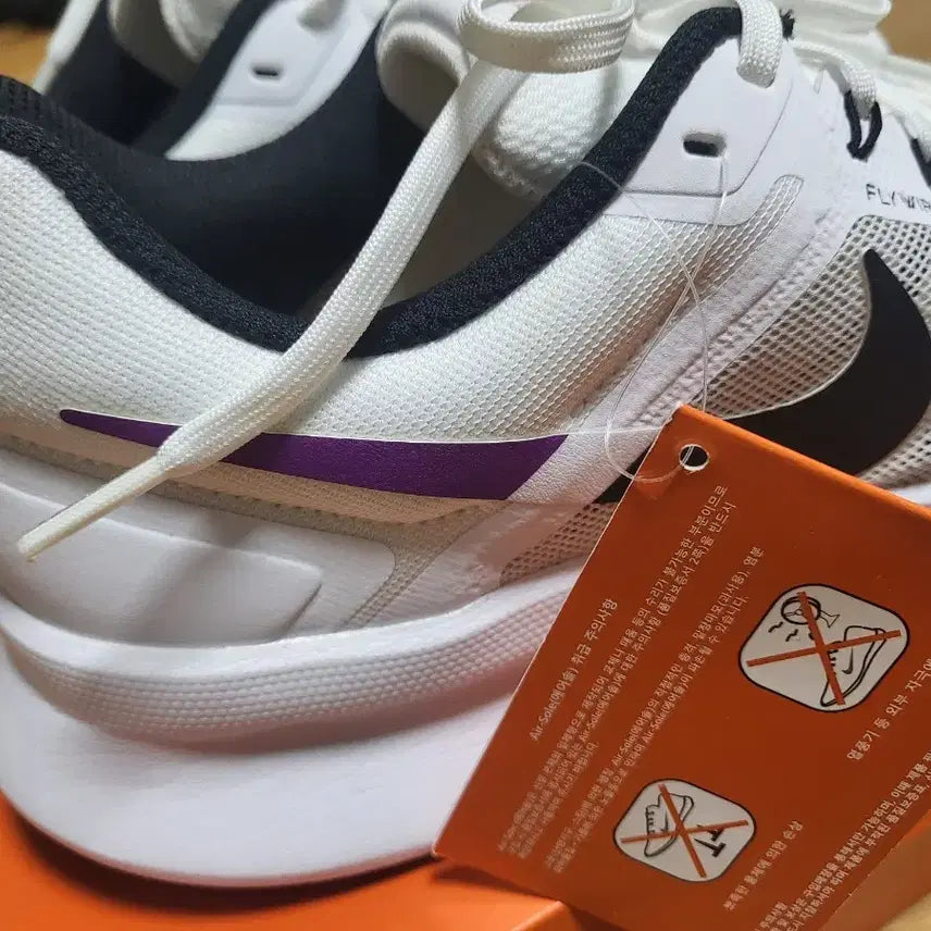 [SOLD OUT] 나이키 런 스위프트 3 SE 운동화 290 /새상품