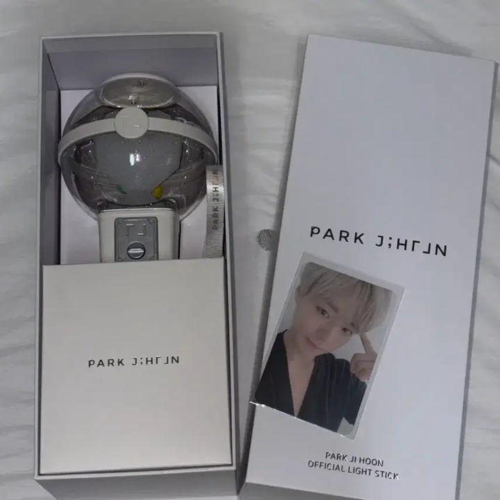 [SOLD OUT] 박지훈 공식 뽑봉 응원봉 판매 (은발 포카 포함)