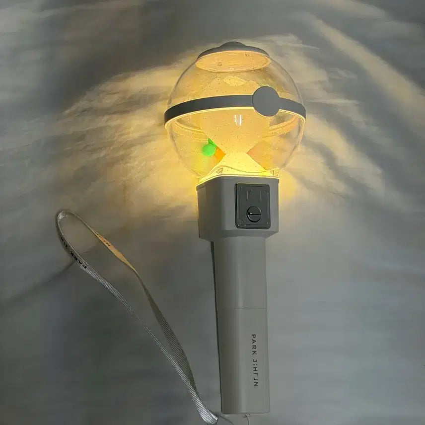 [SOLD OUT] 박지훈 공식 뽑봉 응원봉 판매 (은발 포카 포함)