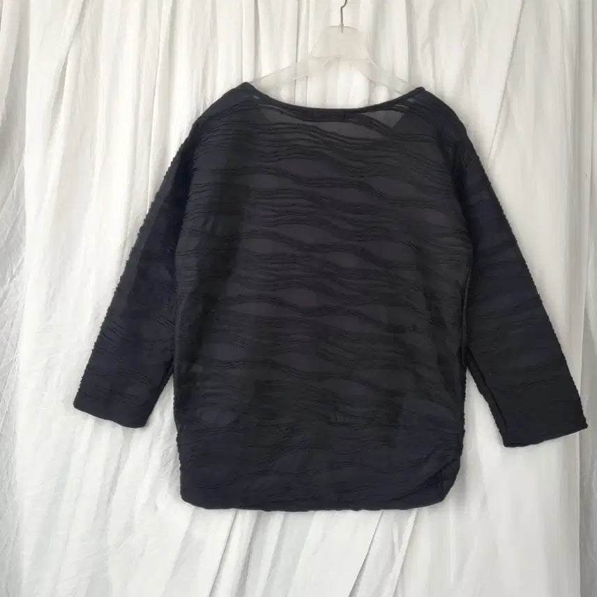 [BUNJANG] REORMIX Wave Textured Black Blouse / 물결 텍스쳐 블랙 블라우스