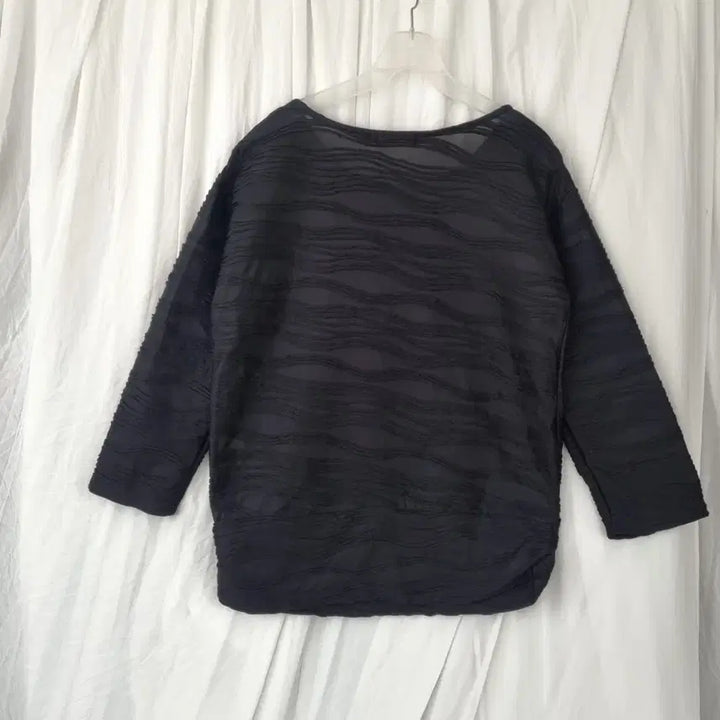 [BUNJANG] REORMIX Wave Textured Black Blouse / 물결 텍스쳐 블랙 블라우스