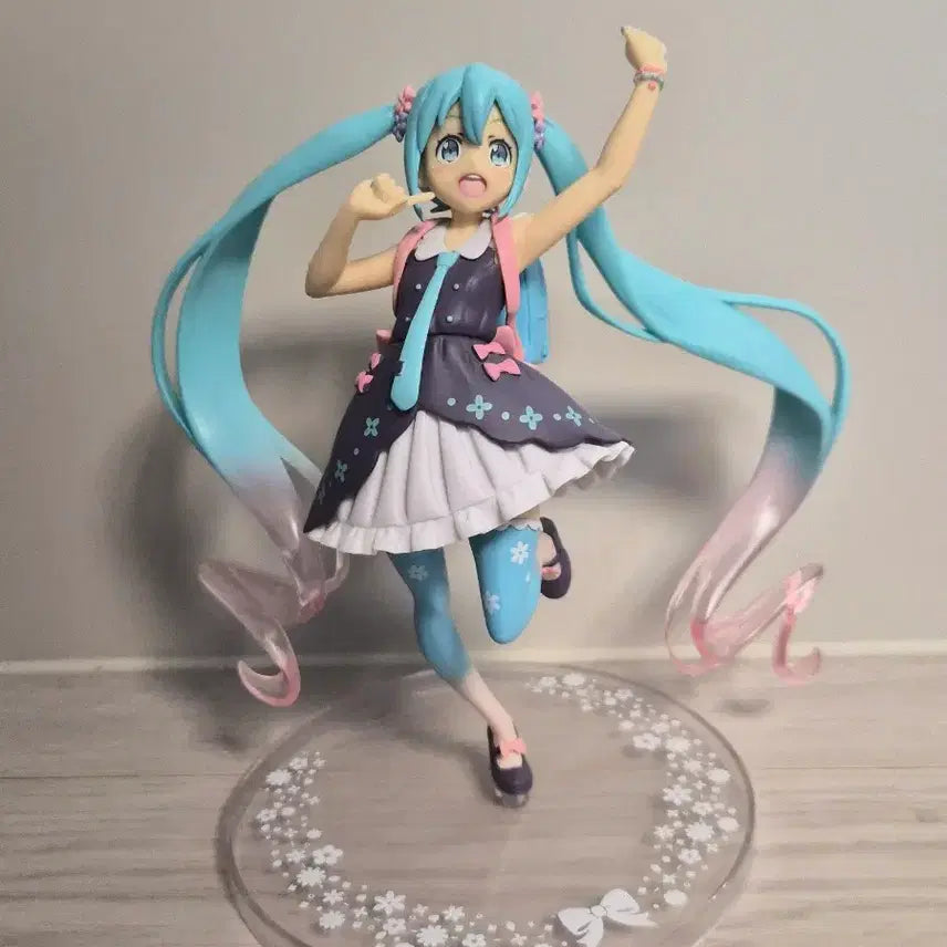 [BUNJANG] Hatsune Miku Spring Outfit Figure / 하츠네 미쿠 사계절 봄옷 피규어