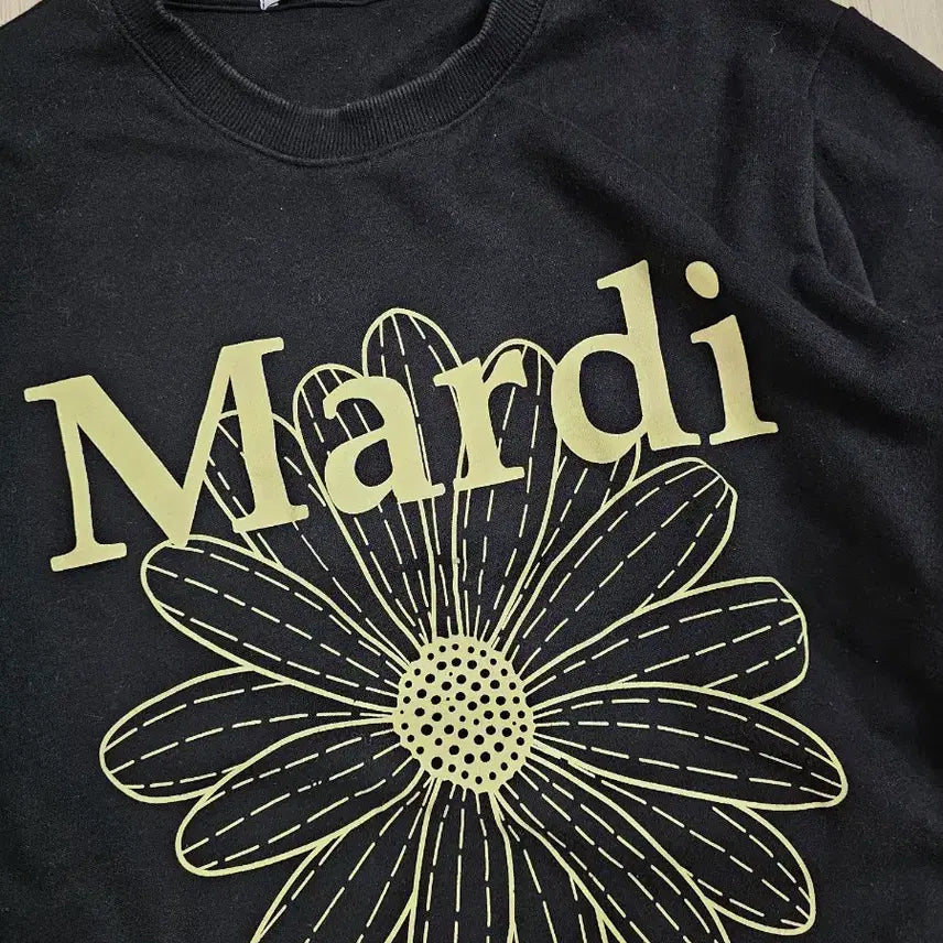 [SOLD OUT] [M] 마르디 메르크디  플라워 로고 맨투맨