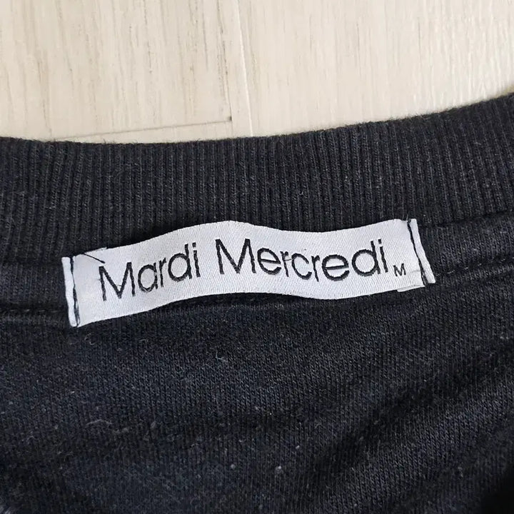 [SOLD OUT] [M] 마르디 메르크디  플라워 로고 맨투맨