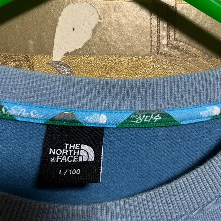 [BUNJANG] The North Face x Samdasoo Collaboration Sky Blue Sweatshirt / [ 노스페이스X삼다수 콜라보 맨투맨 L/100 ]