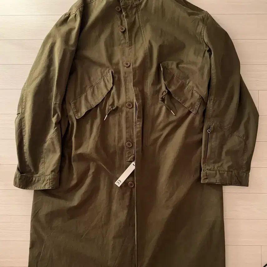 [SOLD OUT] 누마레 이이 EE 가먼트 다잉 커브드 피쉬테일 코트 카키