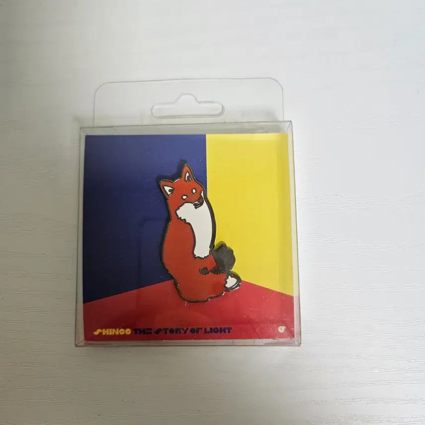 [SOLD OUT] 샤이니 12주년 스노우볼 진로이즈백 컵 여우 뱃지 일괄 양도