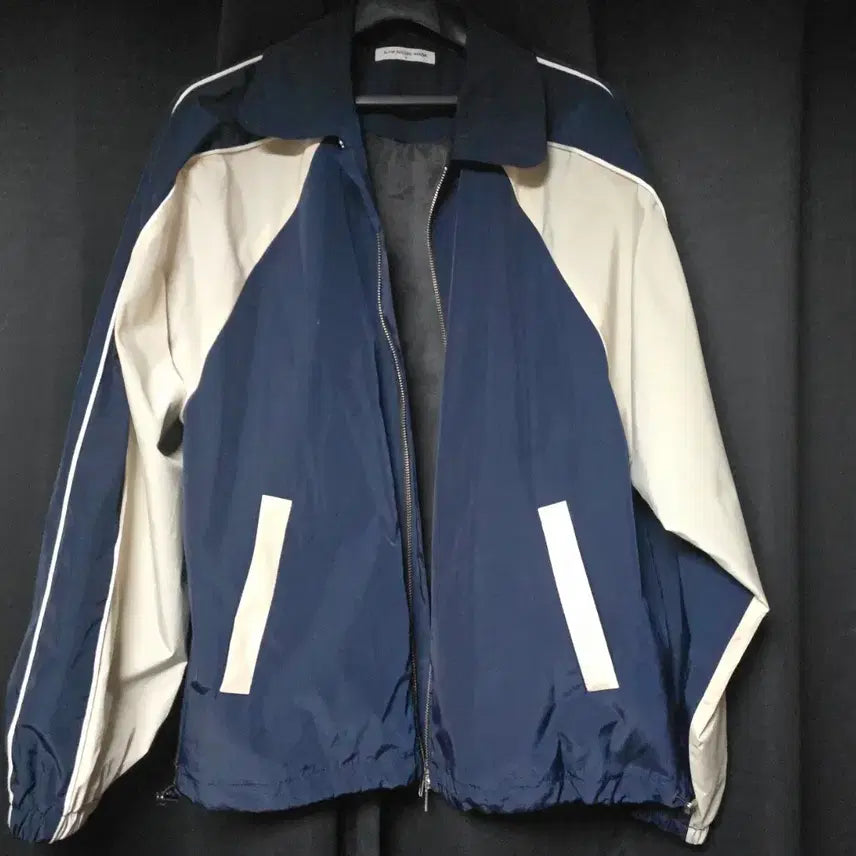 [SOLD OUT] 파이핑 라인 윈드 브레이커 네이비 M 사이즈 슬로우 레코드 하우스 무신사