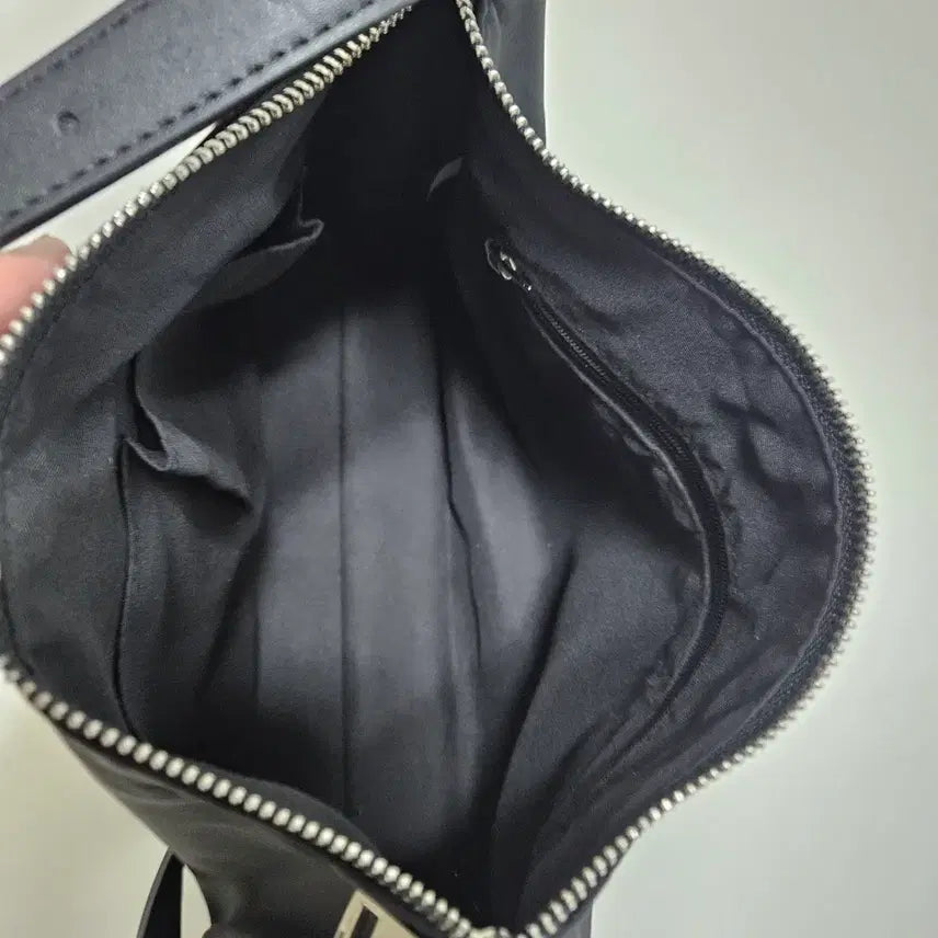 [SOLD OUT] 블랙 나일론 숄더백