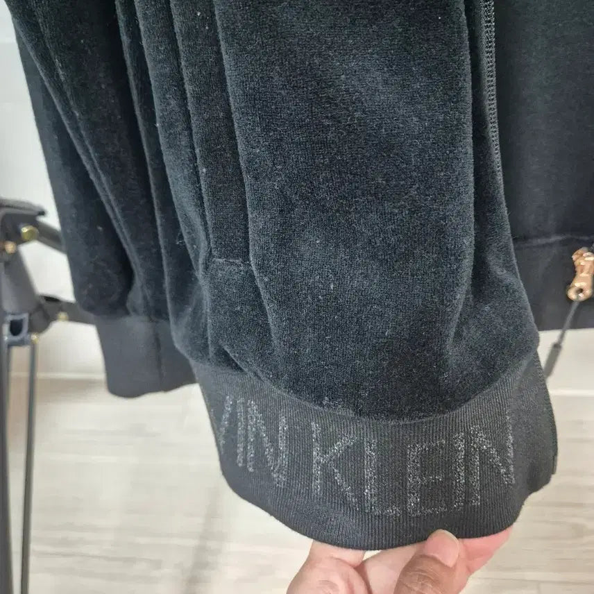 [BUNJANG] Calvin Klein Velvet Hoodie Zip-up / 캘빈 클라인
