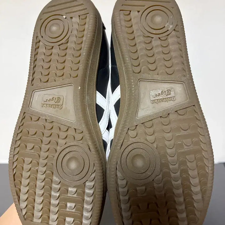 [BUNJANG] Onitsuka Tiger Tokuten Black White Gum Sole Sneakers / 오니츠카타이거 토쿠텐 블랙 화이트 검솔 250 / 여성용 / 새상품급