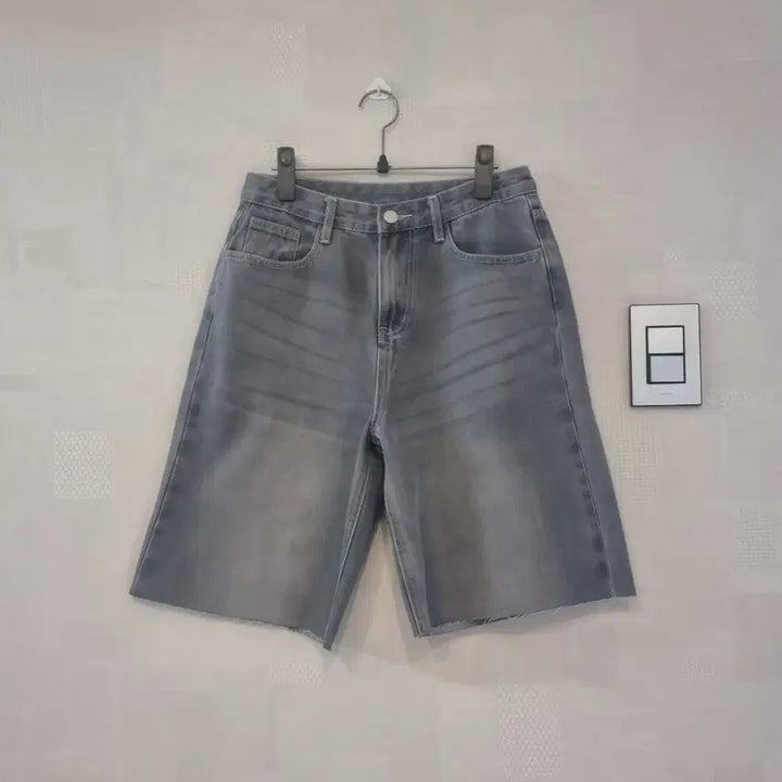 [BUNJANG] Gray Washed Denim Bermuda Shorts / 그레이 워싱 데님 반바지 컷팅진 5부/버뮤다 팬츠