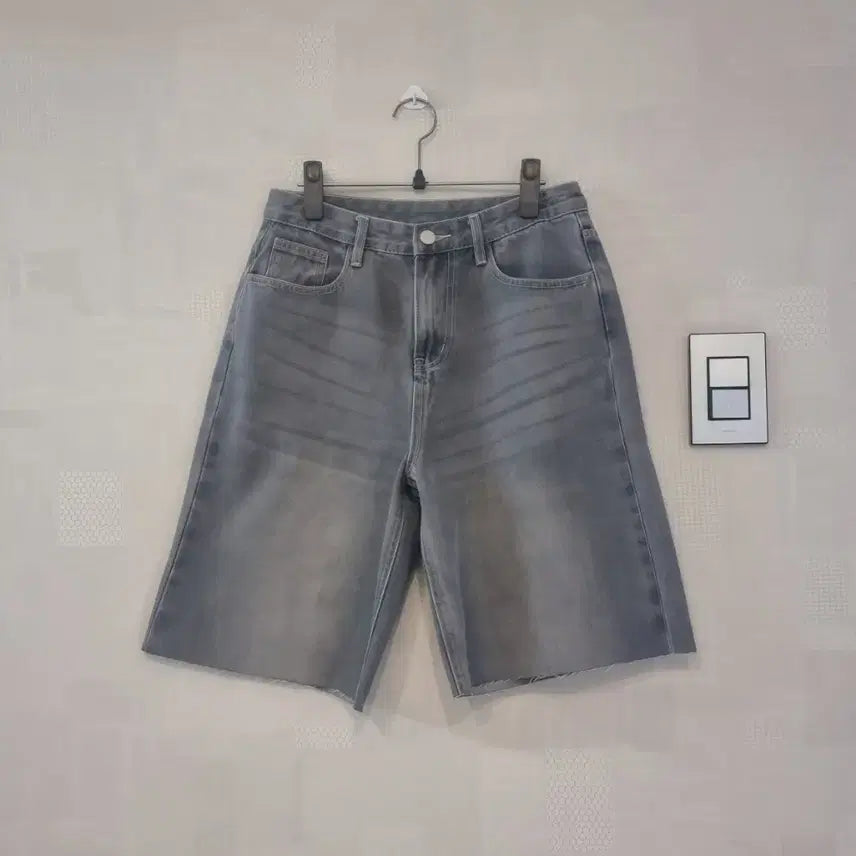 [BUNJANG] Gray Washed Denim Bermuda Shorts / 그레이 워싱 데님 반바지 컷팅진 5부/버뮤다 팬츠