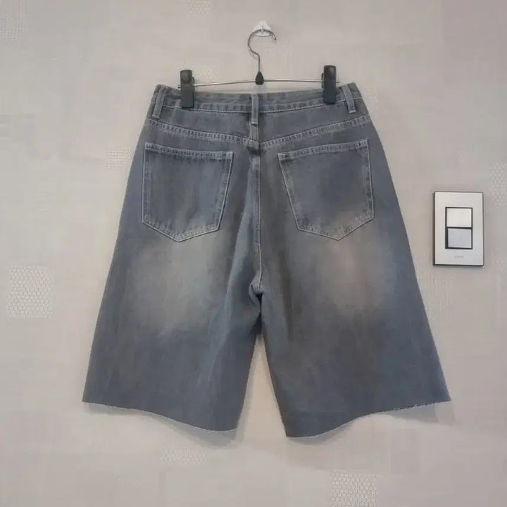 [BUNJANG] Gray Washed Denim Bermuda Shorts / 그레이 워싱 데님 반바지 컷팅진 5부/버뮤다 팬츠