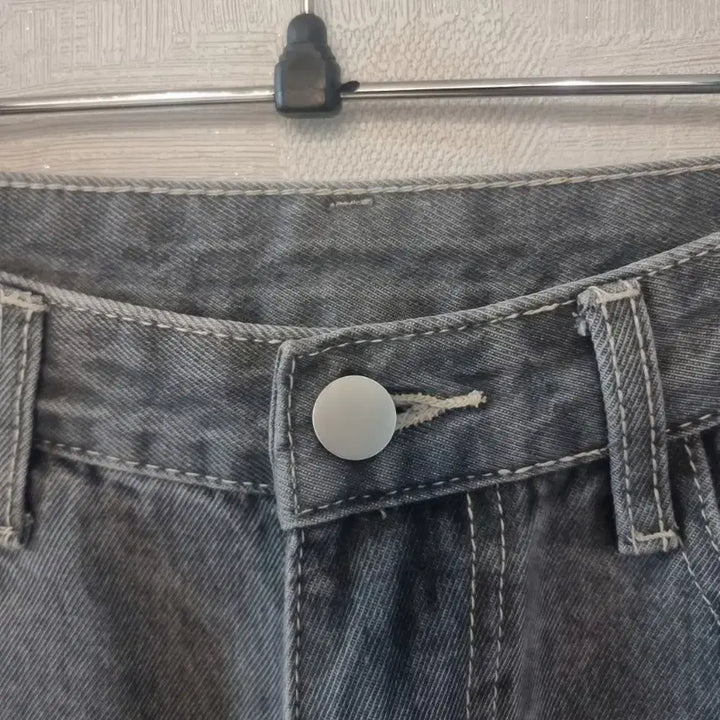 [BUNJANG] Gray Washed Denim Bermuda Shorts / 그레이 워싱 데님 반바지 컷팅진 5부/버뮤다 팬츠