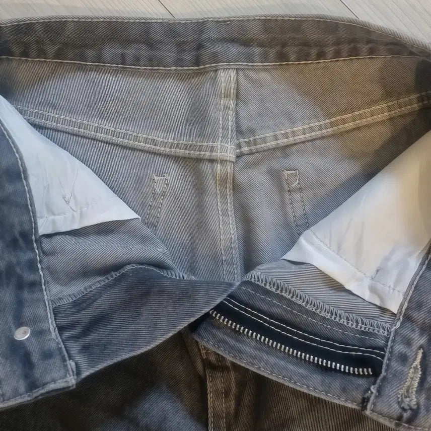 [BUNJANG] Gray Washed Denim Bermuda Shorts / 그레이 워싱 데님 반바지 컷팅진 5부/버뮤다 팬츠