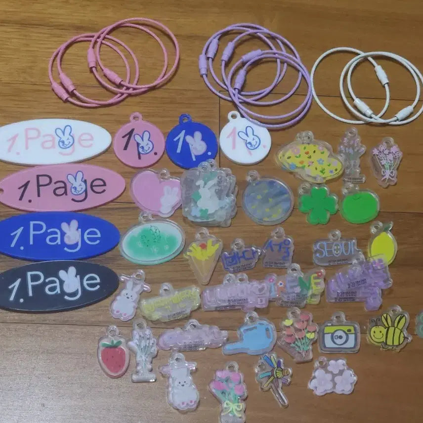 [BUNJANG] Red Velvet Irene Exhibition Goods Bundle Set (Magnets, Bracelets) / [판매] 레드벨벳 아이린 전시회 굿즈 키링 일괄