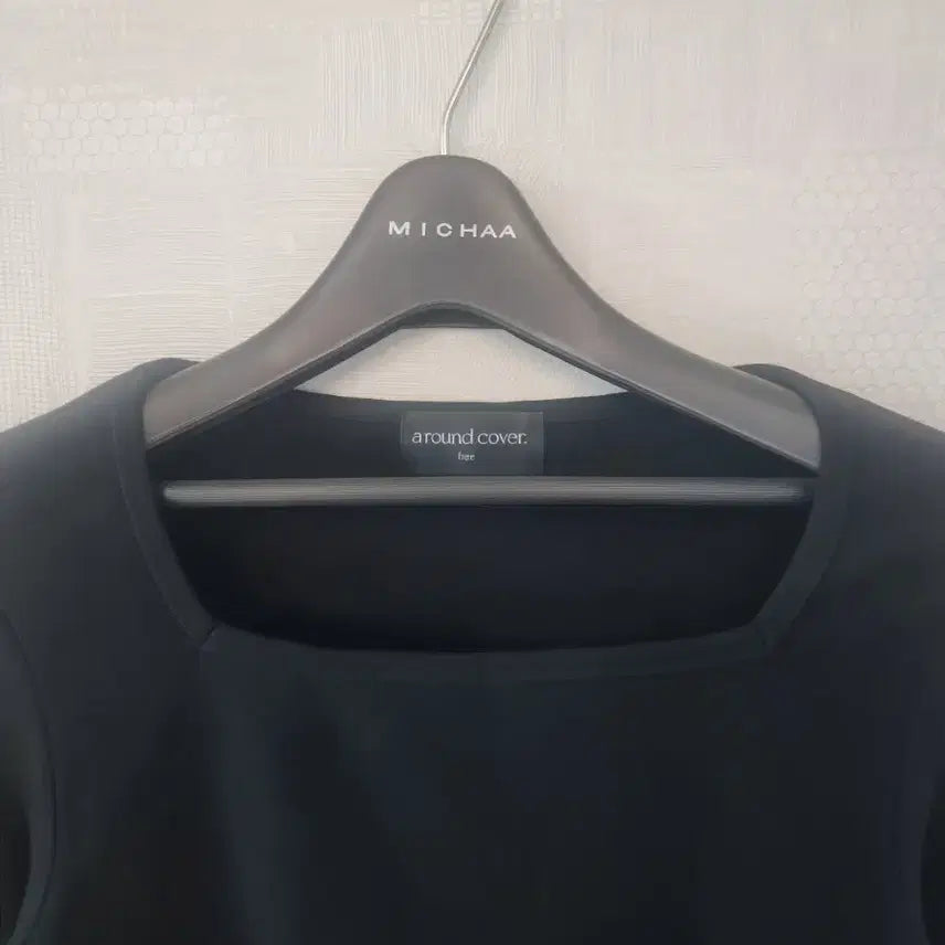 [BUNJANG] Aroundcover Square Neck Long Sleeve Crop Top / 스퀘어 블랙 긴팔 크롭티