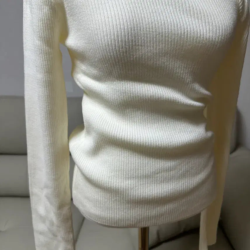 [BUNJANG] Off-Shoulder Knit Sweater - Ivory / [새상품]오프숄더 니트 아이보리(쇼핑몰 창고정리)