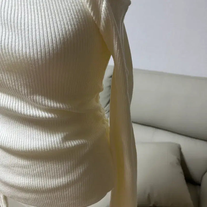 [BUNJANG] Off-Shoulder Knit Sweater - Ivory / [새상품]오프숄더 니트 아이보리(쇼핑몰 창고정리)