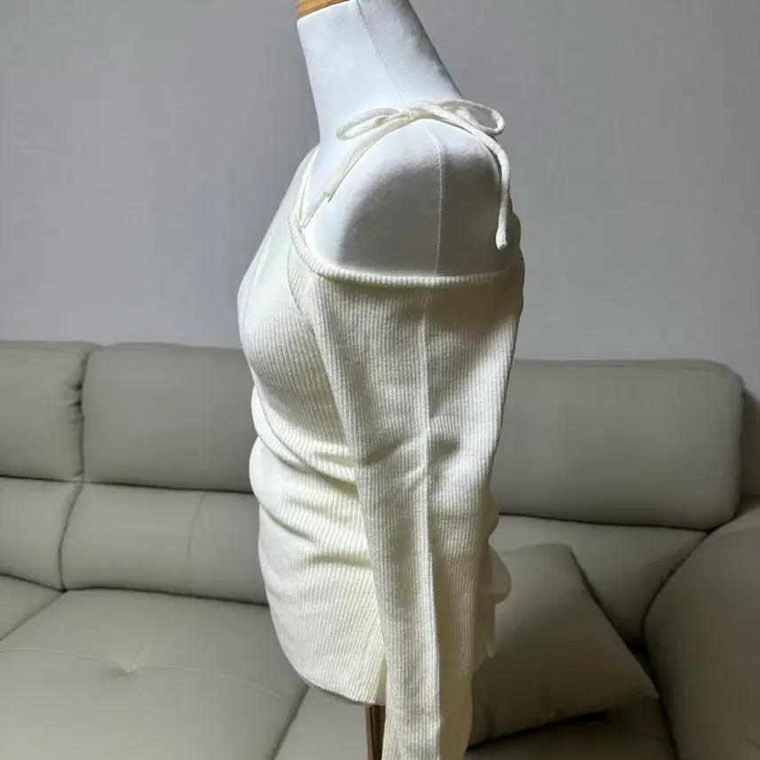 [BUNJANG] Off-Shoulder Knit Sweater - Ivory / [새상품]오프숄더 니트 아이보리(쇼핑몰 창고정리)